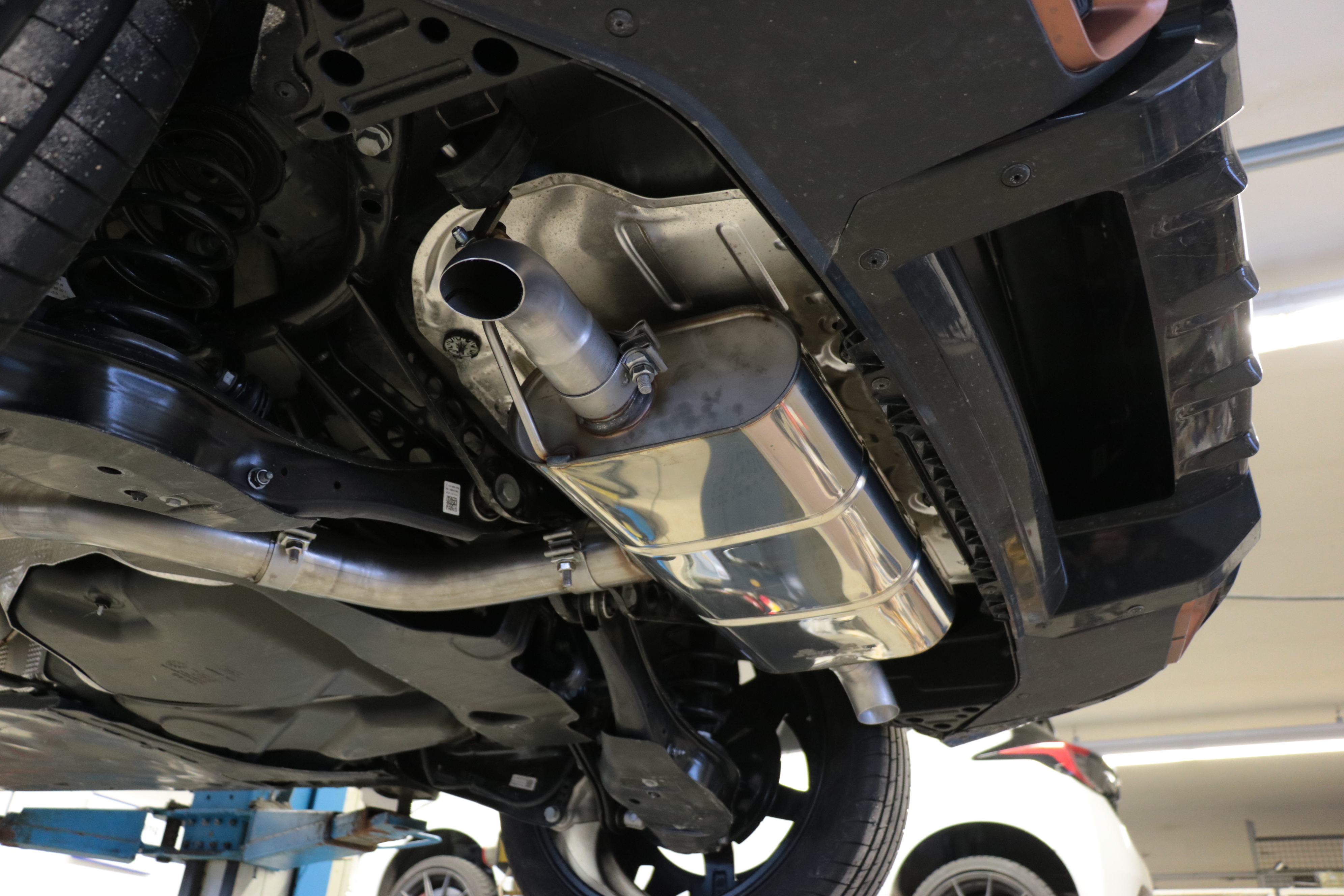 4x4 Endschalldämpfer quer Ausgang rechts/links inklusive Vorschalldämpfer